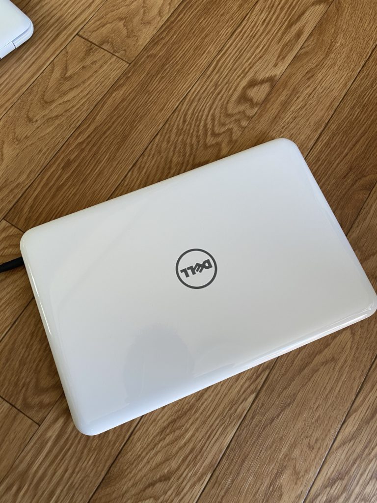 DELL P24T001 Inspiron